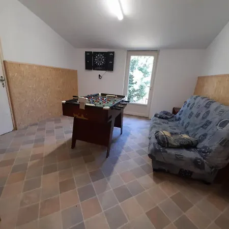 Hébergement de vacances 4 M Spacieuse Avec Piscine *